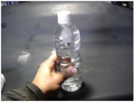 水ボトルの動画
